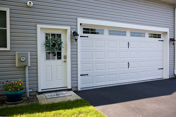 24/7 Emergency Garage Door Panel Replacement experts in Fabrica, TX